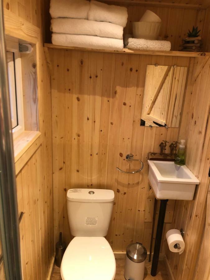 Отель Clydesdale Shepherds Hut Белфаст Экстерьер фото